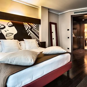 One-Bedroom King Suite
